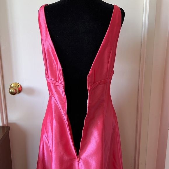 Tutto Bene Iridescent Peach Punch Fit/Flare Rhinestone Gown Sz 6 EUC - Picture 7 of 14